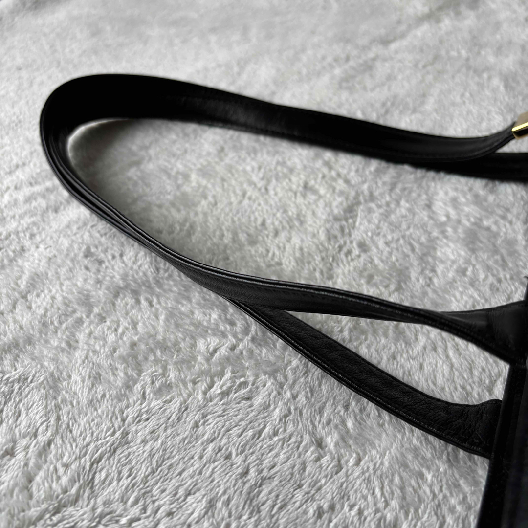 BURBERRY(バーバリー)の✨️美品✨️ BURBERRY バーバリー レザートートバッグ ノバチェック 黒 レディースのバッグ(トートバッグ)の商品写真