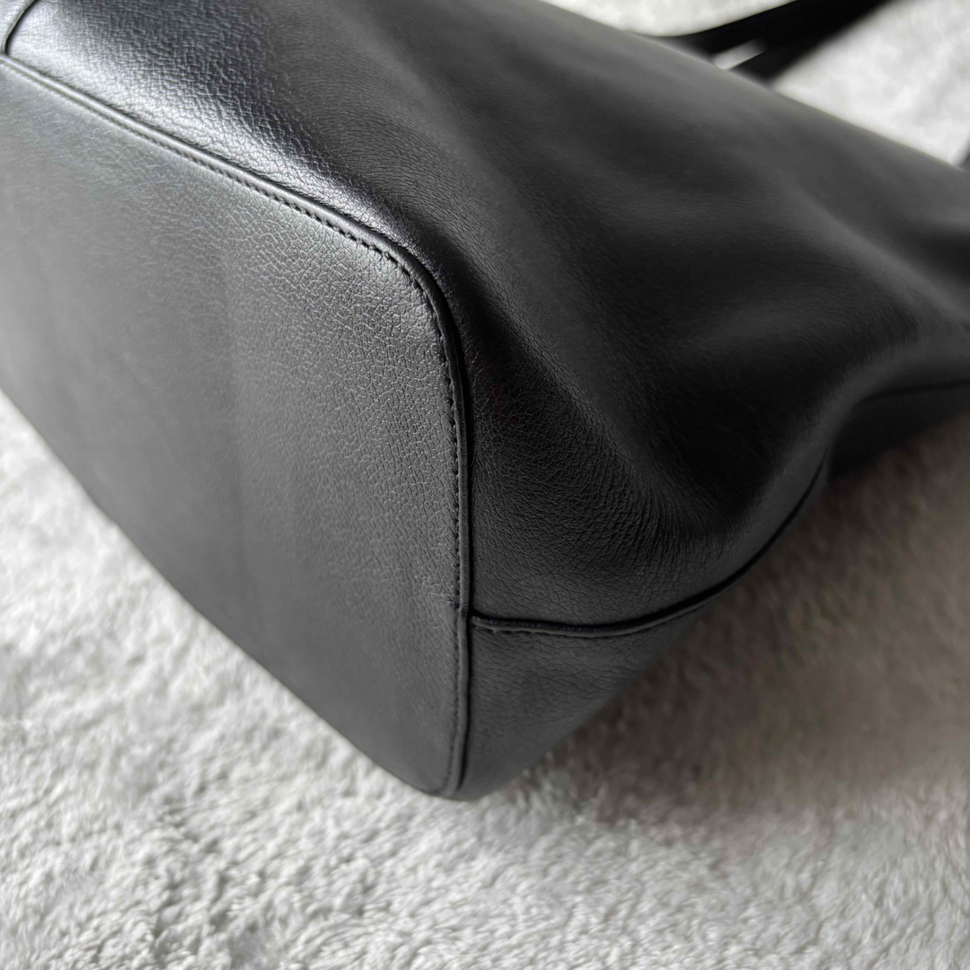 BURBERRY(バーバリー)の✨️美品✨️ BURBERRY バーバリー レザートートバッグ ノバチェック 黒 レディースのバッグ(トートバッグ)の商品写真