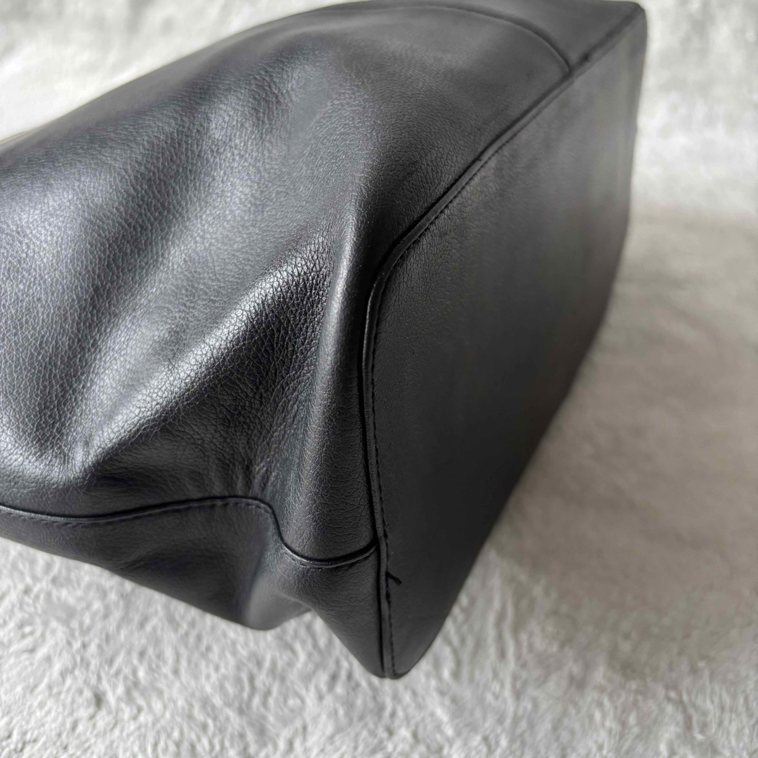 BURBERRY(バーバリー)の✨️美品✨️ BURBERRY バーバリー レザートートバッグ ノバチェック 黒 レディースのバッグ(トートバッグ)の商品写真