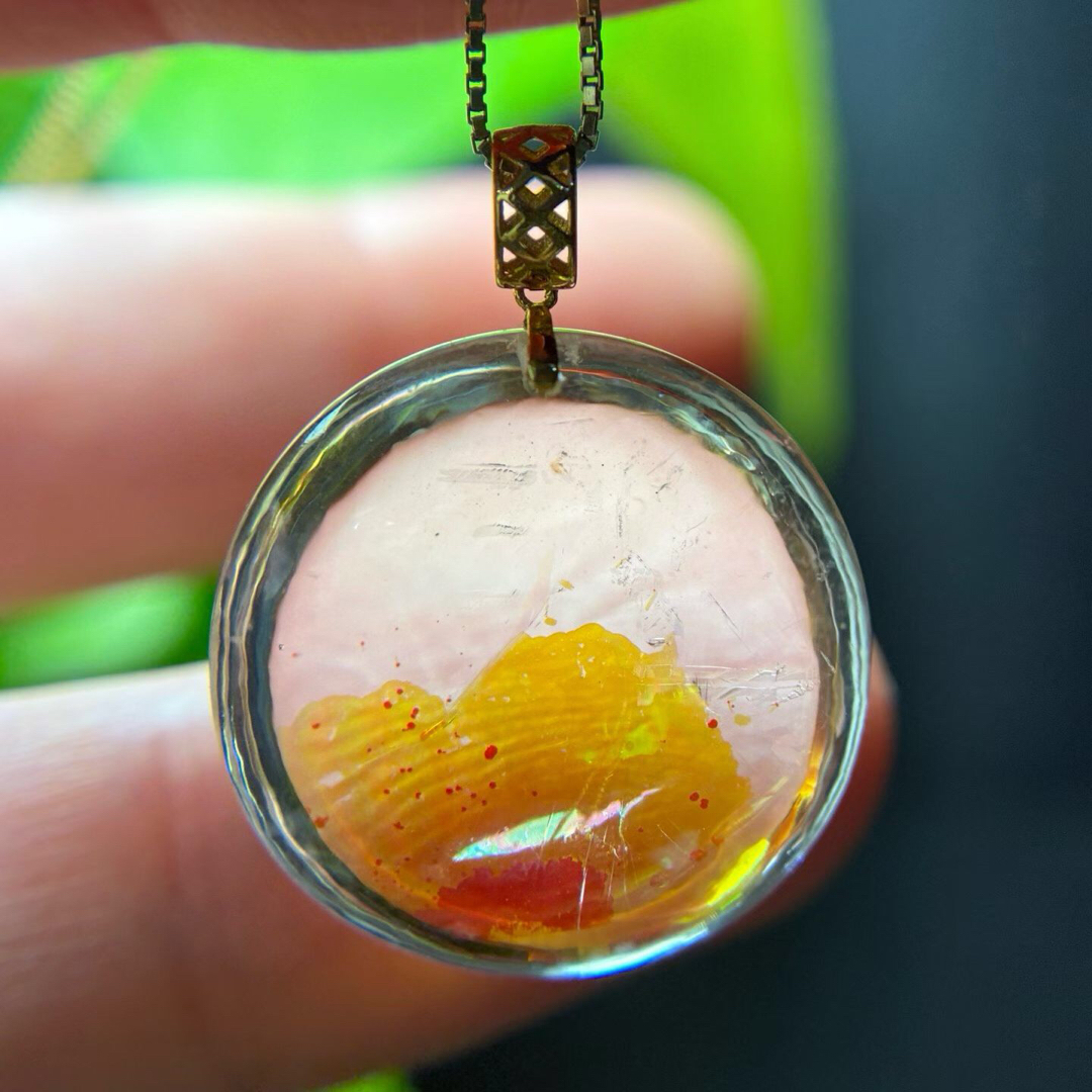 ⭐︎【高級】オーロラクォーツ ペンダントトップ k18 4.7g レディースのアクセサリー(ネックレス)の商品写真