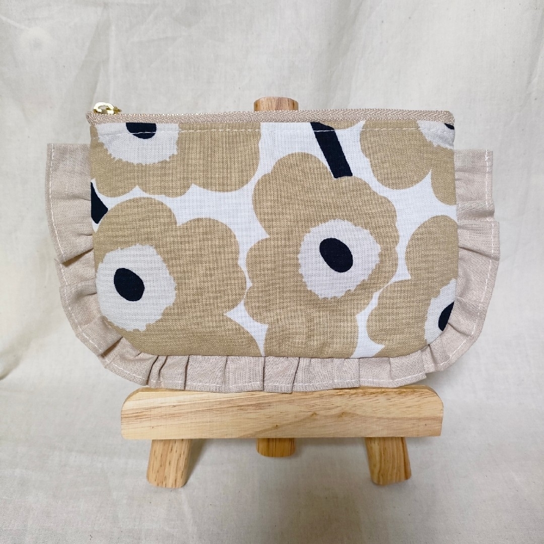 marimekko(マリメッコ)のマリメッコポーチ♡フリルベージュ レディースのファッション小物(ポーチ)の商品写真