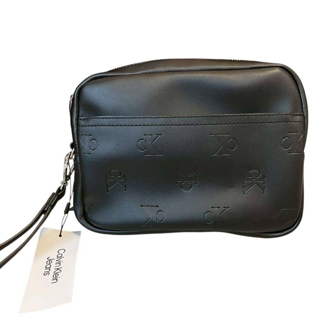 Calvin Klein(カルバンクライン)の【新品】カルバンクライン ポーチ CKエンボスロゴ クラッチバッグ 黒 メンズのバッグ(セカンドバッグ/クラッチバッグ)の商品写真