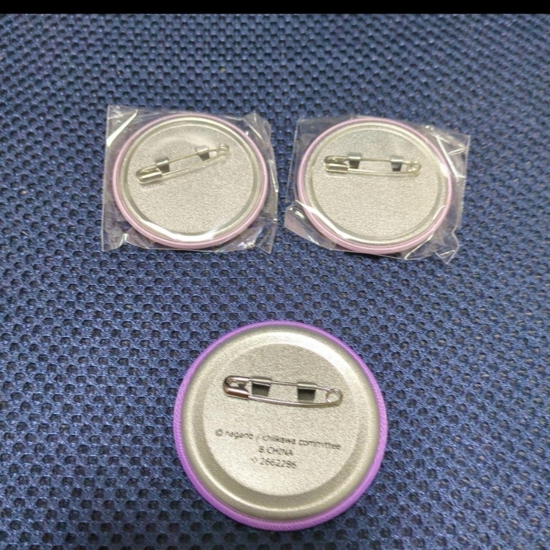 ちいかわ(チイカワ)のちいかわ 川越モグモグ本舗 刺繍缶バッジビスケット モモンガ エンタメ/ホビーのアニメグッズ(バッジ/ピンバッジ)の商品写真