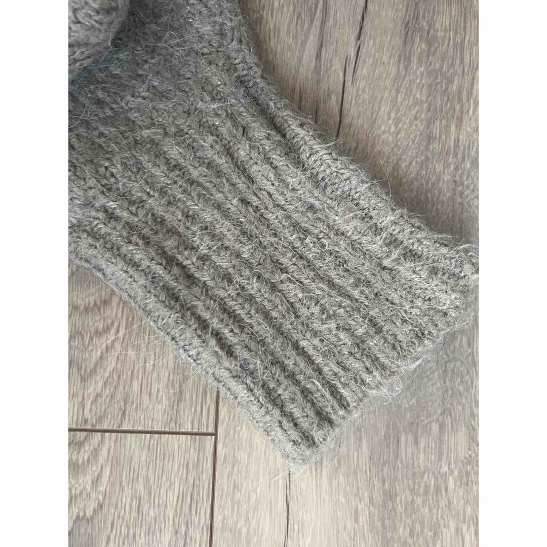 ZARA(ザラ)のZARA ベージュ フワフワ ニットセーター 長袖 レディースのトップス(ニット/セーター)の商品写真