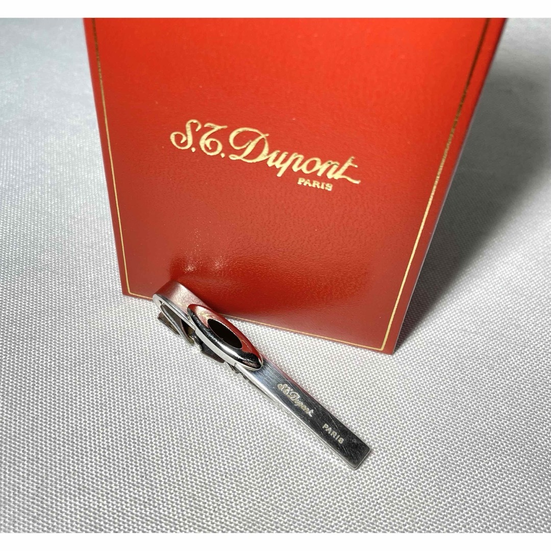 S.T. Dupont(エステーデュポン)のデュポン ブランドロゴ ブラックストーン装飾&シルバー ネクタイピン ケースあり メンズのファッション小物(ネクタイピン)の商品写真