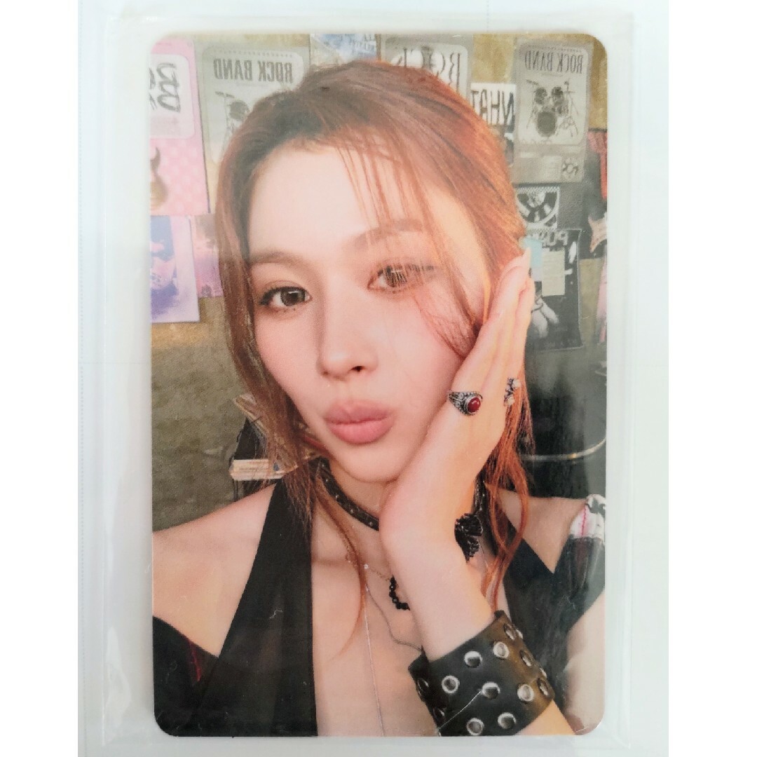 TWICE(トゥワイス)の【サナ】twice enemyアルバム封入トレカ エンタメ/ホビーのCD(K-POP/アジア)の商品写真