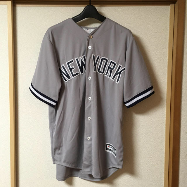 ニューヨークヤンキース ユニフォーム スポーツ/アウトドアの野球(記念品/関連グッズ)の商品写真