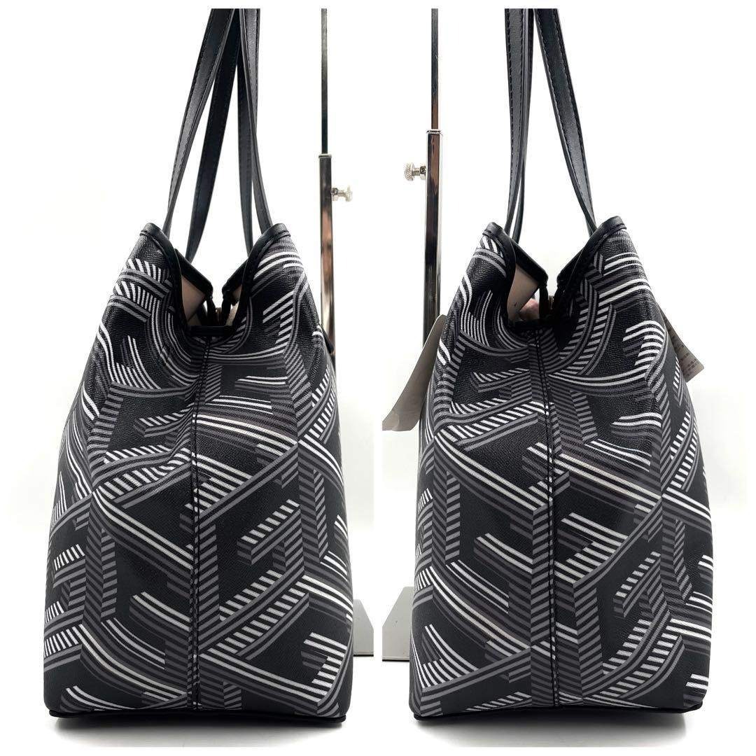 GUESS(ゲス)の未使用保管品 GUESS 213 ゲス トートバッグ PVC レザー 肩掛け 黒 レディースのバッグ(トートバッグ)の商品写真