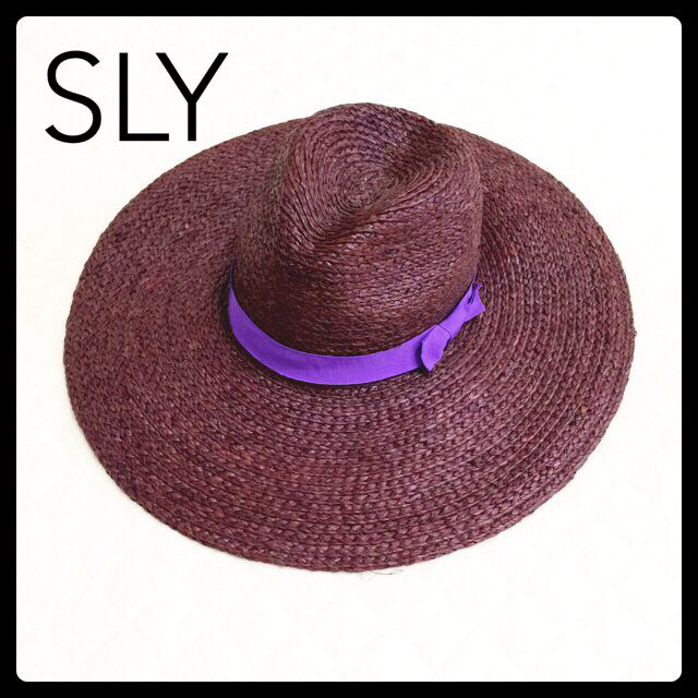 SLY(スライ)の新品タグ付 SLYつば広ハット レディースの帽子(ハット)の商品写真