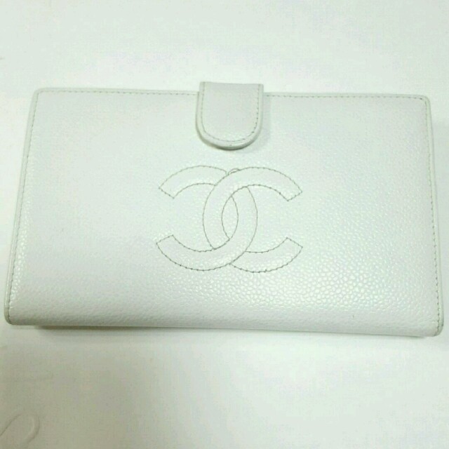 CHANEL(シャネル)のCHANEL キャビアスキン ホワイト財布 ウオレット レディースのファッション小物(財布)の商品写真
