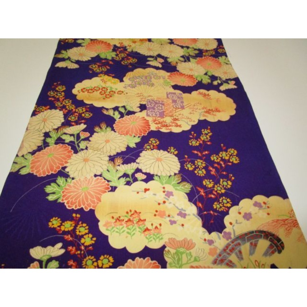 R11-9★紫地*雲取り*菊*ダリア*桔梗*綸子*古布はぎれ★ちりめん細工 ハンドメイドの素材/材料(生地/糸)の商品写真