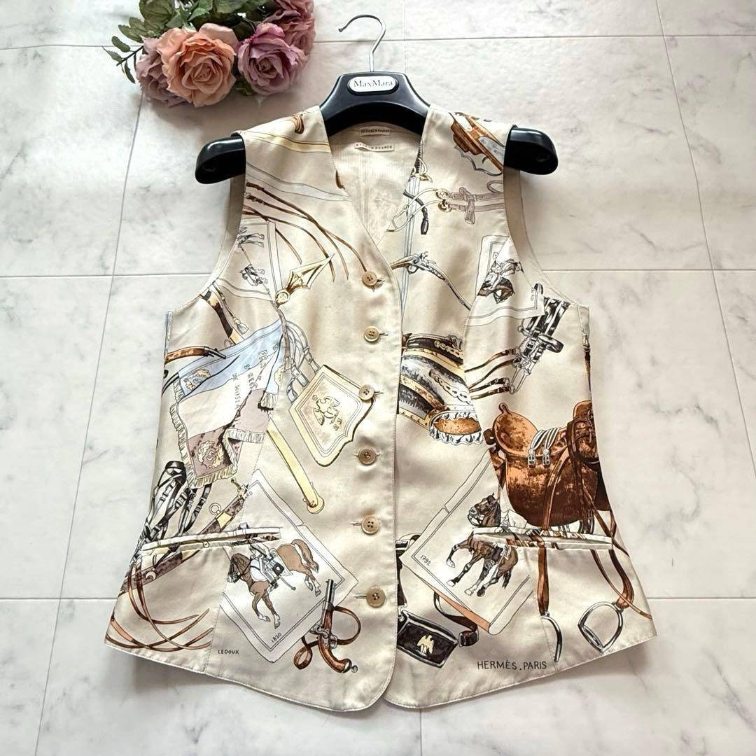 HERMES(エルメス)の希少✨HERMES マルジェラ期 シルク100% ベスト ジレ スカーフ柄 38 レディースのトップス(ベスト/ジレ)の商品写真
