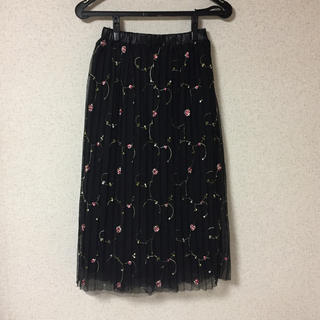 メルロー(merlot)の花柄刺繍レーススカート merlot plus(ひざ丈スカート)
