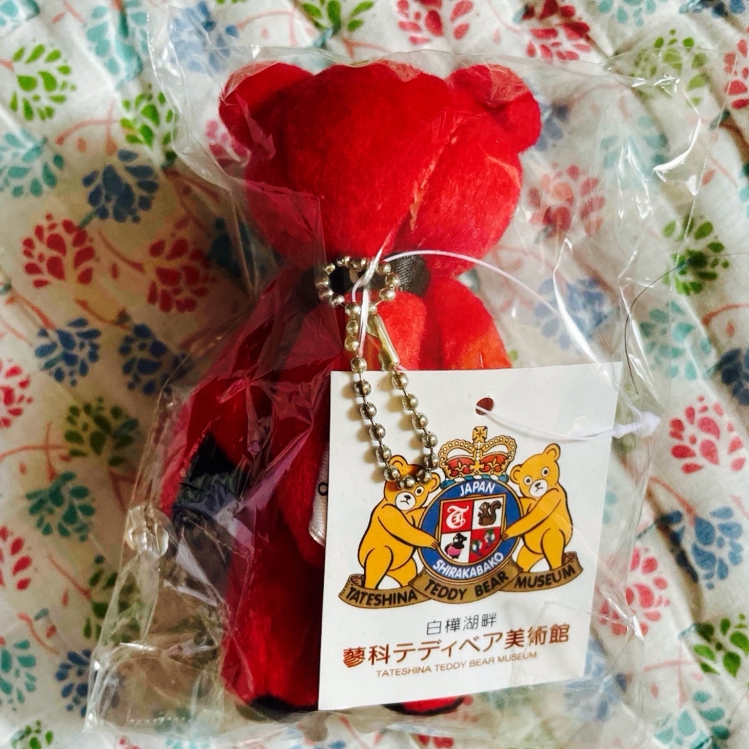 新品未開封　レッドベア　ぬいぐるみキーホルダー エンタメ/ホビーのアニメグッズ(ストラップ)の商品写真