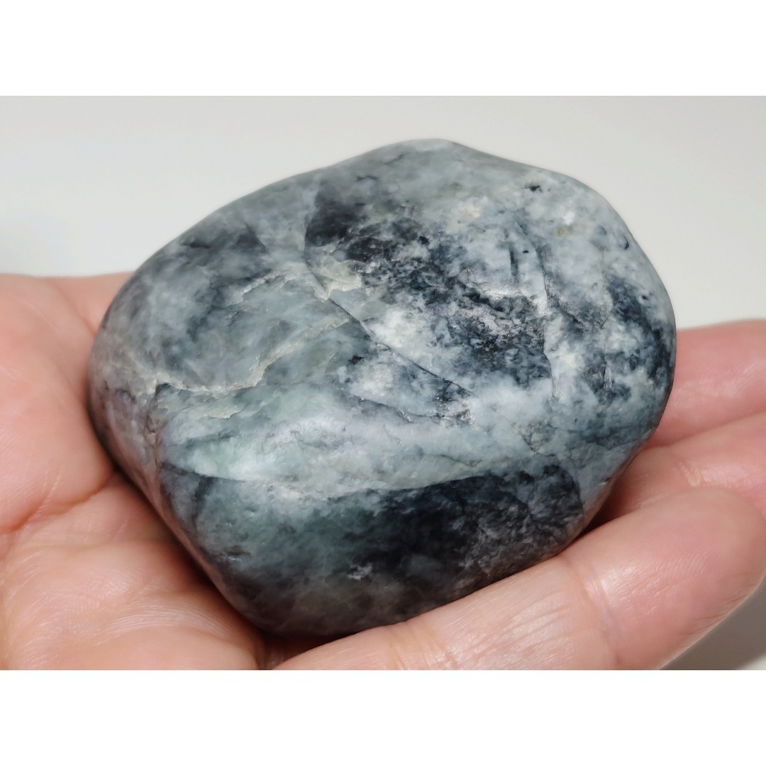 糸魚川137 翡翠 213g ヒスイ 原石 鑑賞石 自然石 誕生石 鉱物 鉱石 エンタメ/ホビーのコレクション(その他)の商品写真