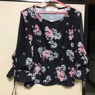 トッコ(tocco)のtocco  花柄トップスのみ(カットソー(長袖/七分))