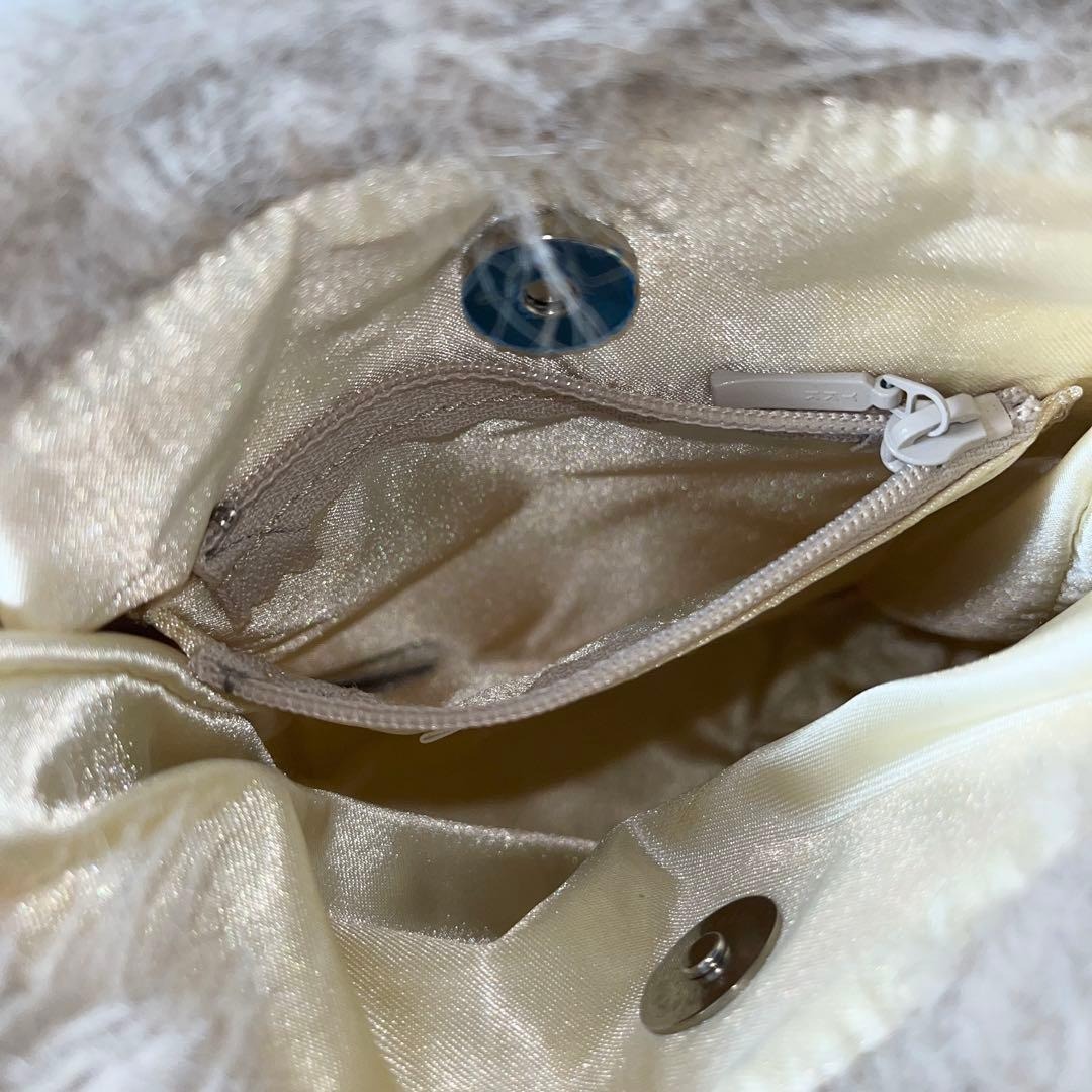 Courreges(クレージュ)のCourreges クレージュ ショルダーバッグ ニット フェイクファー ベージュ 【中古】 レディースのバッグ(ショルダーバッグ)の商品写真