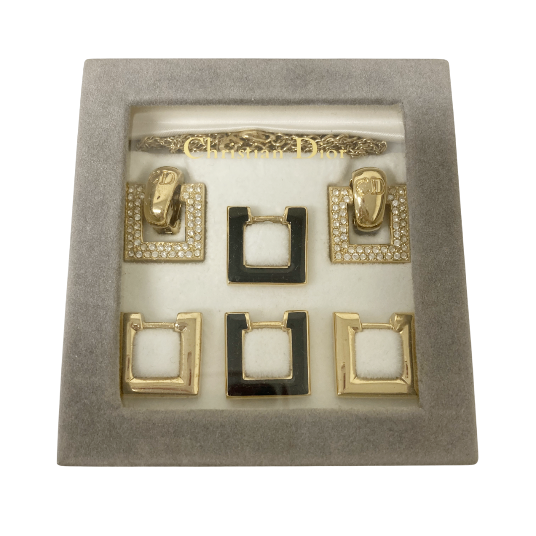 Christian Dior(クリスチャンディオール)の830501-9 Christian Dior/クリスチャンディオール ネックレス イヤリング セット 機内販売限定 希少 ゴールド ラインストーン ブラック レディース アクセサリー 箱付き レディースのアクセサリー(イヤリング)の商品写真