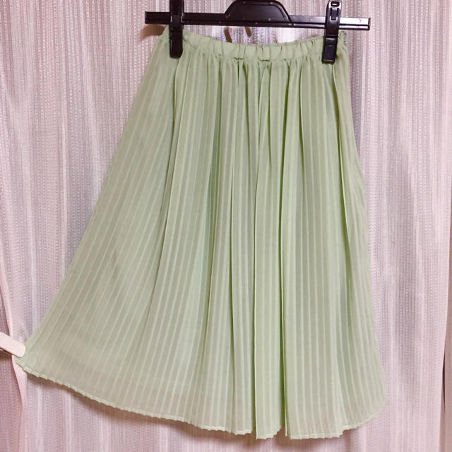 MURUA(ムルーア)のMURUA プリーツ スカート グリーン 未使用 レディースのスカート(ひざ丈スカート)の商品写真