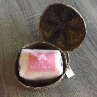 ロクシタン(L'OCCITANE)の【新品】Inti BALI バスソルトPink Clay(入浴剤/バスソルト)