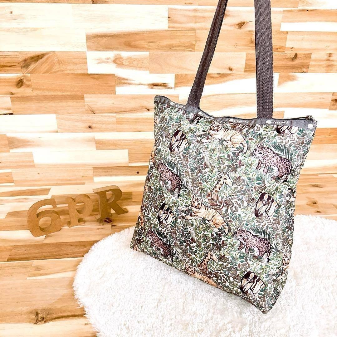 LeSportsac(レスポートサック)の希少【レスポートサック】アニマル サファリ レオパード 豹 トートバッグ 緑 レディースのバッグ(トートバッグ)の商品写真