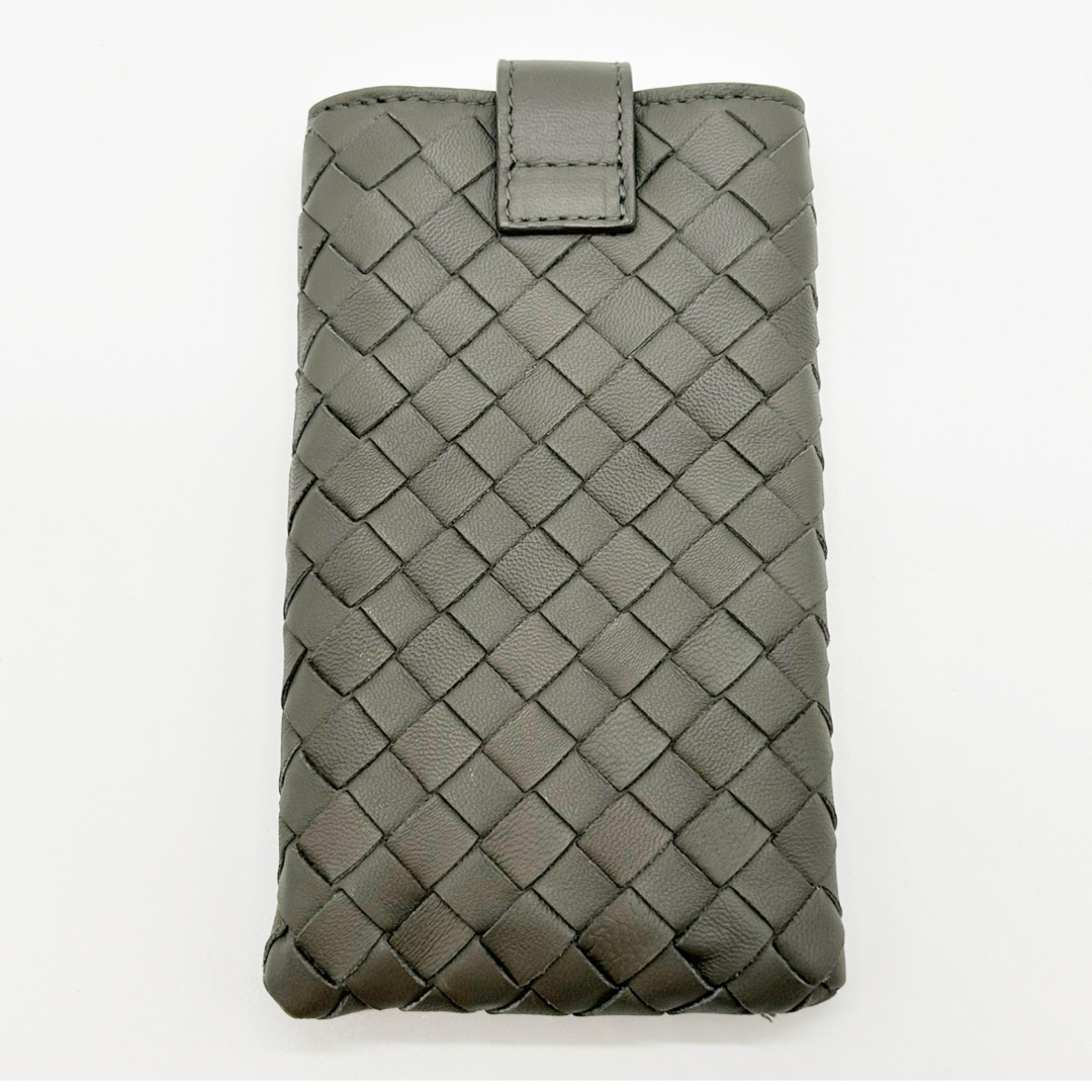 BOTTEGA VENETA(ボッテガヴェネタ)のBOTTEGA VENTA ボッテガヴェネタ イントレチャート スマホケース スマホ/家電/カメラのスマホアクセサリー(モバイルケース/カバー)の商品写真