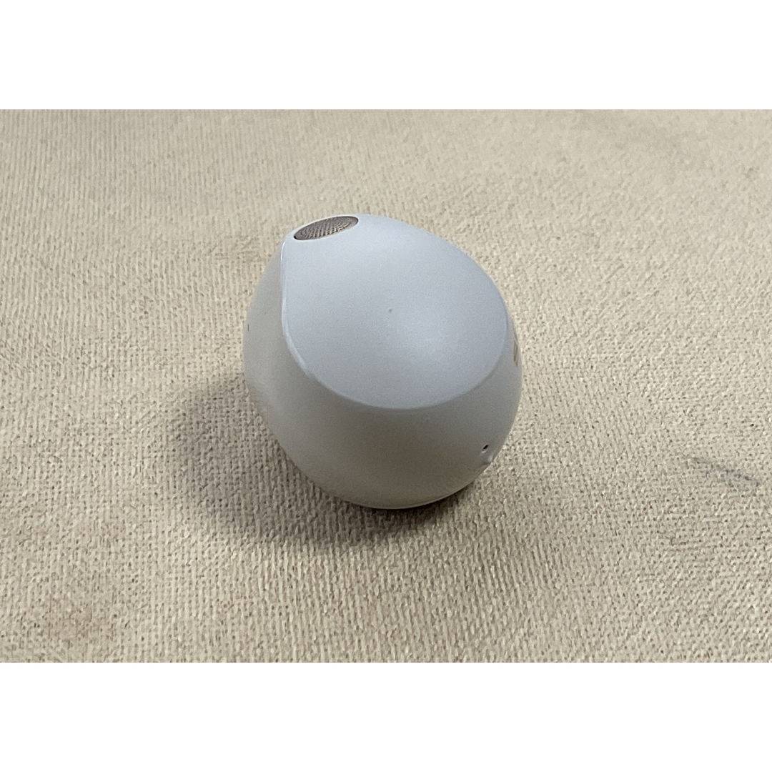 SONY ワイヤレスイヤホン WF-1000XM5 プラチナシルバー Rのみ スマホ/家電/カメラのオーディオ機器(ヘッドフォン/イヤフォン)の商品写真