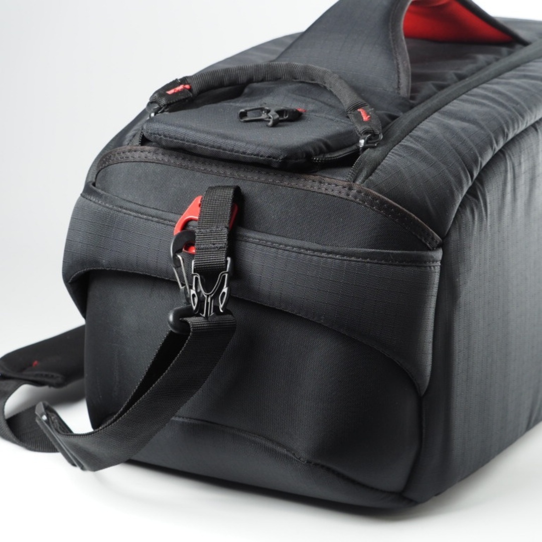 Manfrotto(マンフロット)のManfrotto CC-193N PL ショルダービデオカメラバッグ CC -193ビデオカメラ用 デジタル一眼レフカメラカメラバッグ プロ用ビデオカメラとアクセサリー コンパクト Canon XF305 Sony PMW-X200 対応 #13617 スマホ/家電/カメラのカメラ(ケース/バッグ)の商品写真