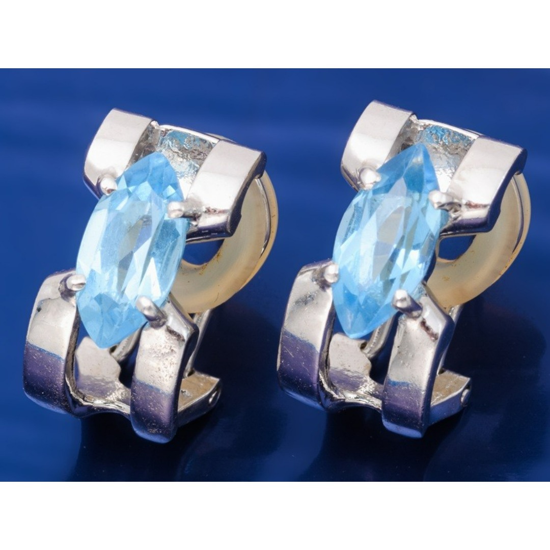 K18WG ブルートパーズ ピアス 品番b23-432 レディースのアクセサリー(ピアス)の商品写真