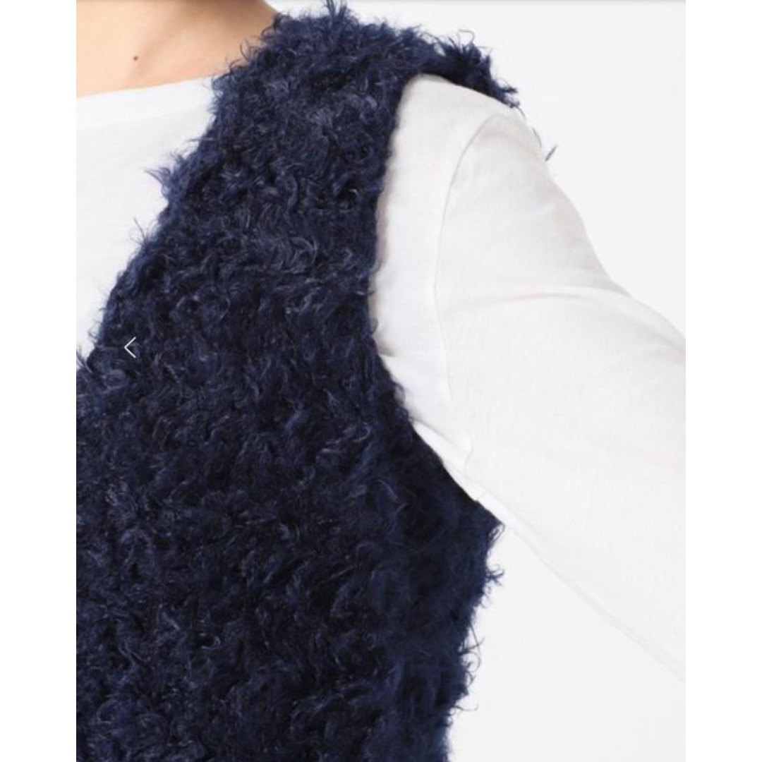 SLOBE IENA(スローブイエナ)のSETRE SLOBE IENA セレクト ファー Vネック ベスト ネイビー レディースのトップス(ベスト/ジレ)の商品写真