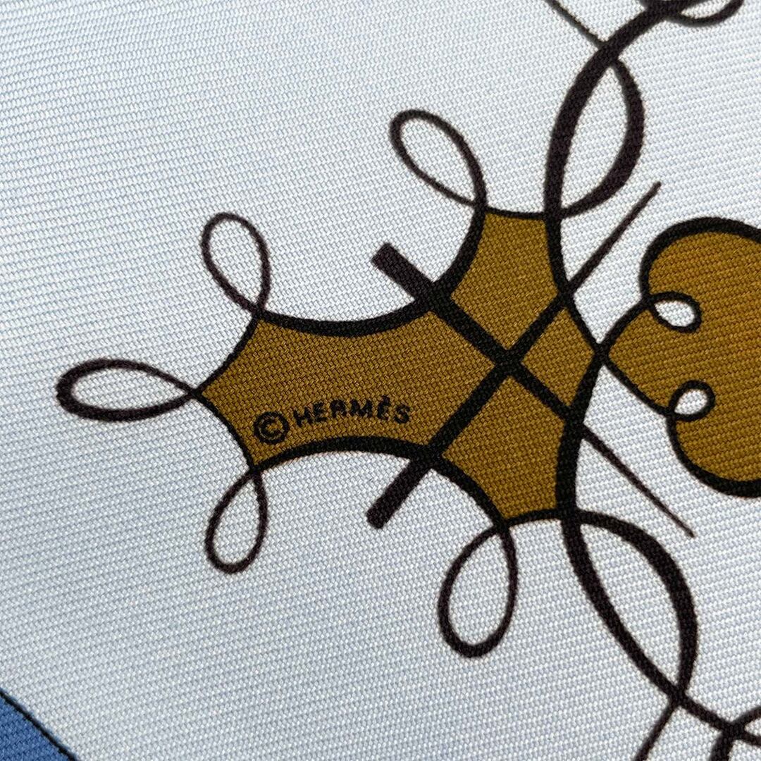 HERMES(エルメス)のHERMES エルメス スカーフ プチカレ42 L'ART D'ECRIRE 書の芸術 シルク レタリング レディースのファッション小物(ストール/パシュミナ)の商品写真