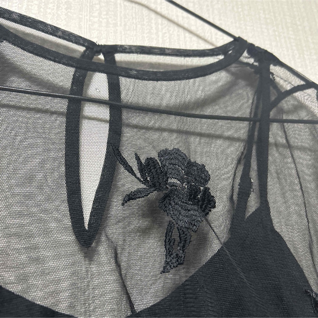 Hollister(ホリスター)のブラックシースルー フラワートップス レディースのトップス(シャツ/ブラウス(長袖/七分))の商品写真