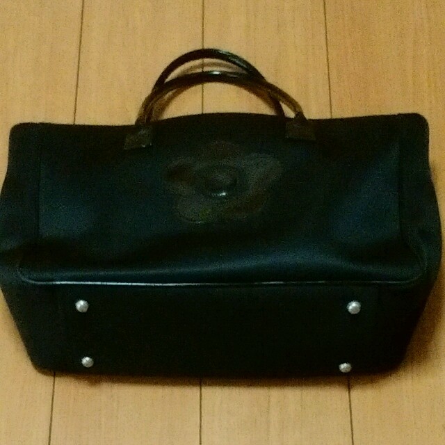 MARY QUANT(マリークワント)のMARY QUANT　デイジー　黒　ナイロン製バッグ　A4　ビックサイズ　美品　 レディースのバッグ(トートバッグ)の商品写真