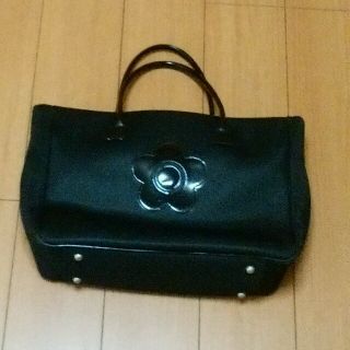 マリークワント(MARY QUANT)のMARY QUANT　デイジー　黒　ナイロン製バッグ　A4　ビックサイズ　美品　(トートバッグ)