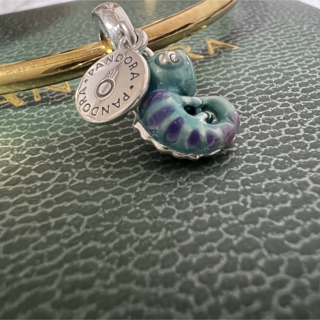 PANDORA(パンドラ)のPandora Chameleonカメレオン ダングルチャーム レディースのアクセサリー(チャーム)の商品写真