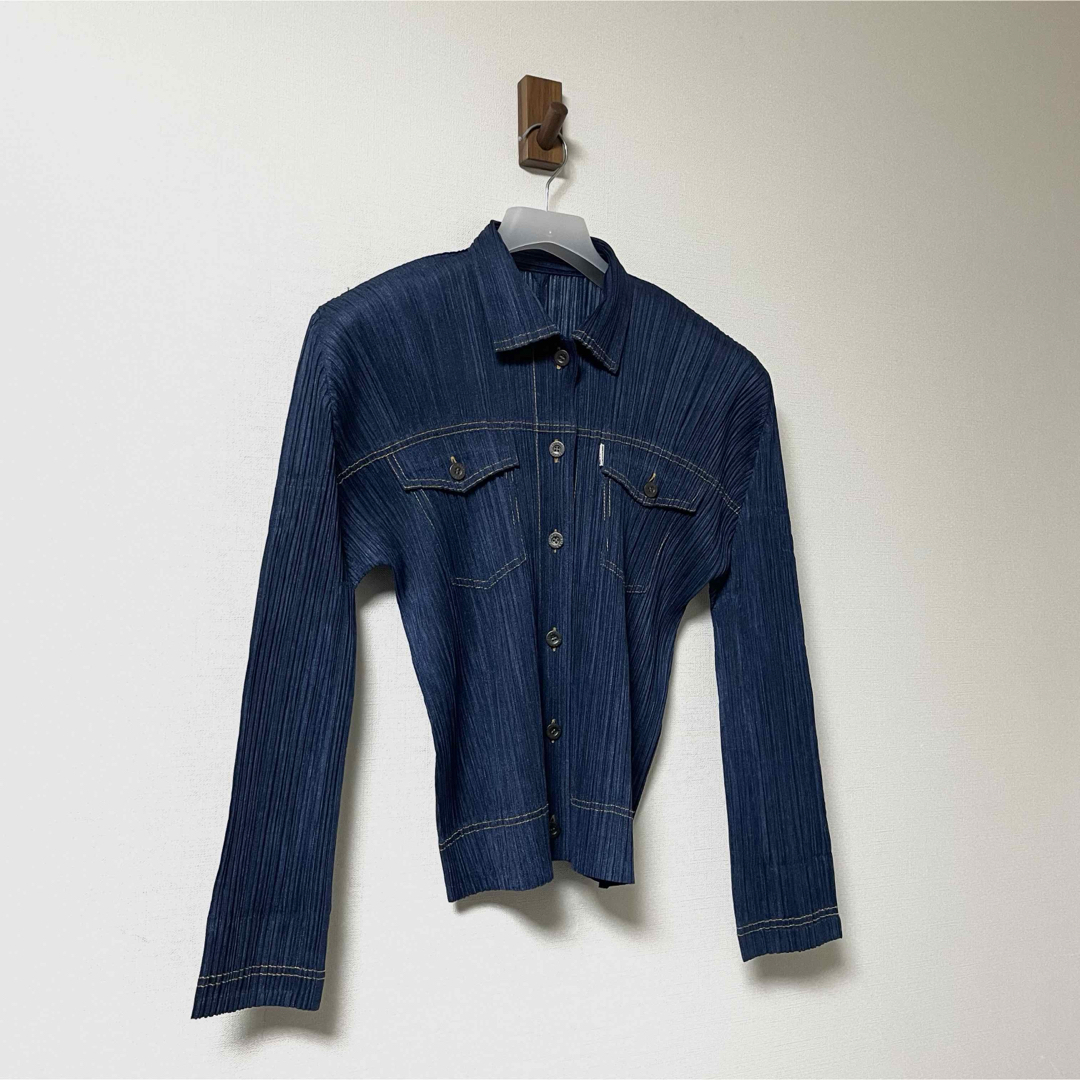 PLEATS PLEASE ISSEY MIYAKE(プリーツプリーズイッセイミヤケ)の美品 PLEATS PLEASE デニム転写 シャツ プリーツ カーディガン レディースのトップス(シャツ/ブラウス(長袖/七分))の商品写真