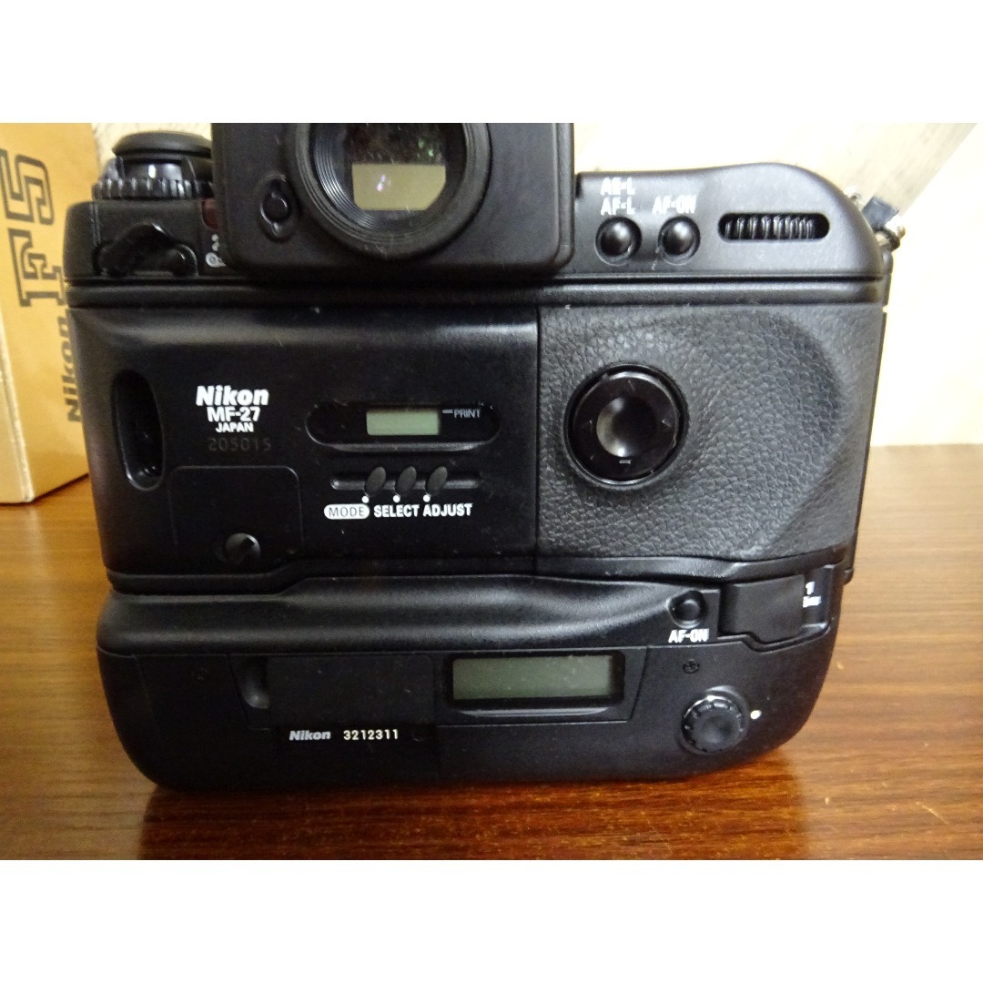 Nikon(ニコン)の鹿297 Nikon F5 一眼レフ ボディ 箱付き スマホ/家電/カメラのカメラ(フィルムカメラ)の商品写真