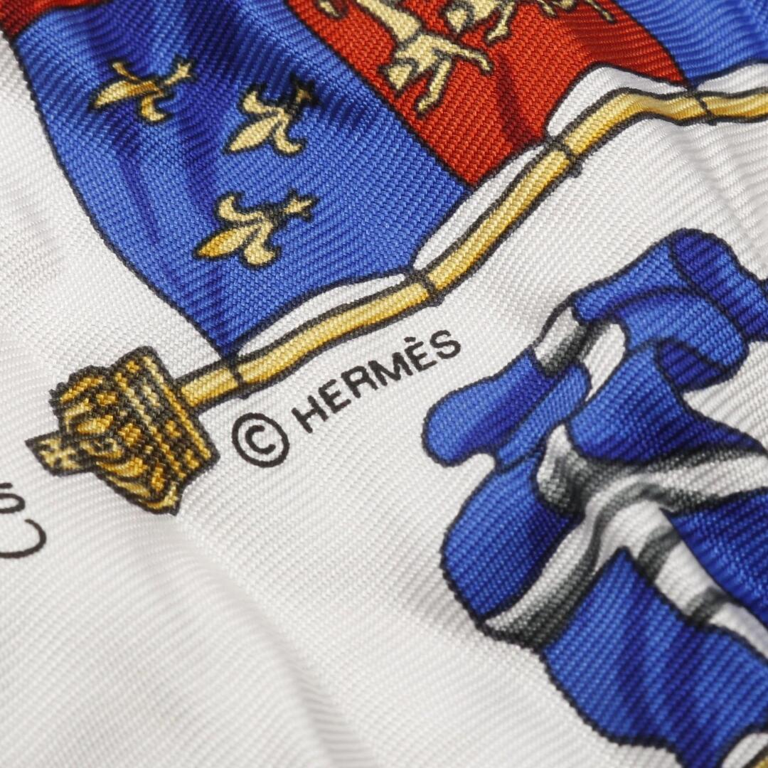 HERMES(エルメス)のエルメス HERMES プチカレ カレ45 PAVOIS スカーフ 衣料品 シルク シルク レディース ホワイト系 / マルチカラー 【中古】 レディースのファッション小物(バンダナ/スカーフ)の商品写真