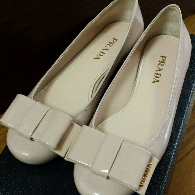 PRADA(プラダ)の【スズキさま専用】PRADA プラダ パンプス　size37 ピンクベージュ レディースの靴/シューズ(ハイヒール/パンプス)の商品写真