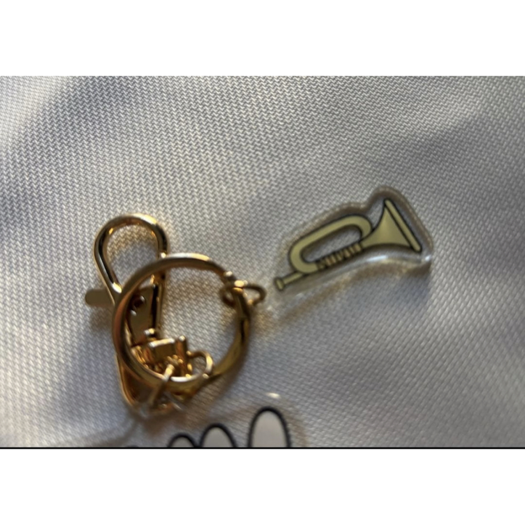 miffy(ミッフィー)のミッフィー アクリルキーホルダー 3匹 トランペット エンタメ/ホビーのおもちゃ/ぬいぐるみ(キャラクターグッズ)の商品写真