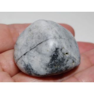 糸魚川183 翡翠 52g ヒスイ 原石 鑑賞石 自然石 誕生石 鉱物 鉱石(その他)