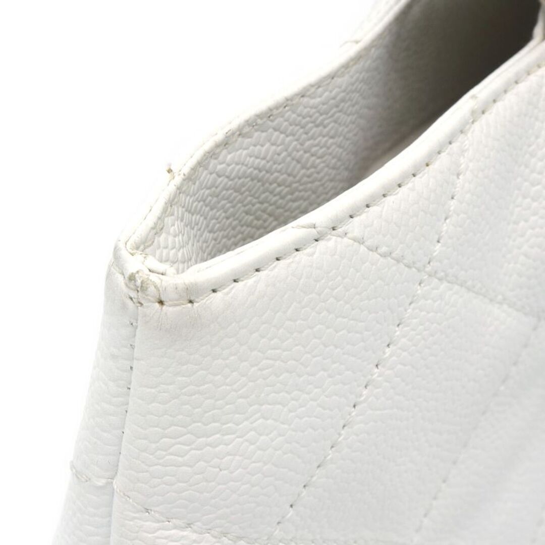 CHANEL(シャネル)のシャネル マトラッセハンドバッグ キャビアスキン ウッド ホワイト ココマーク 白 レザー 6番台 ウッドハンドル ブラウン 中古 送料無料 レディースのバッグ(ハンドバッグ)の商品写真