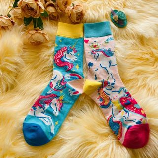 新作！靴下　カラフルユニコーン非対称ソックス　プレゼントやお揃いでも！ツートン