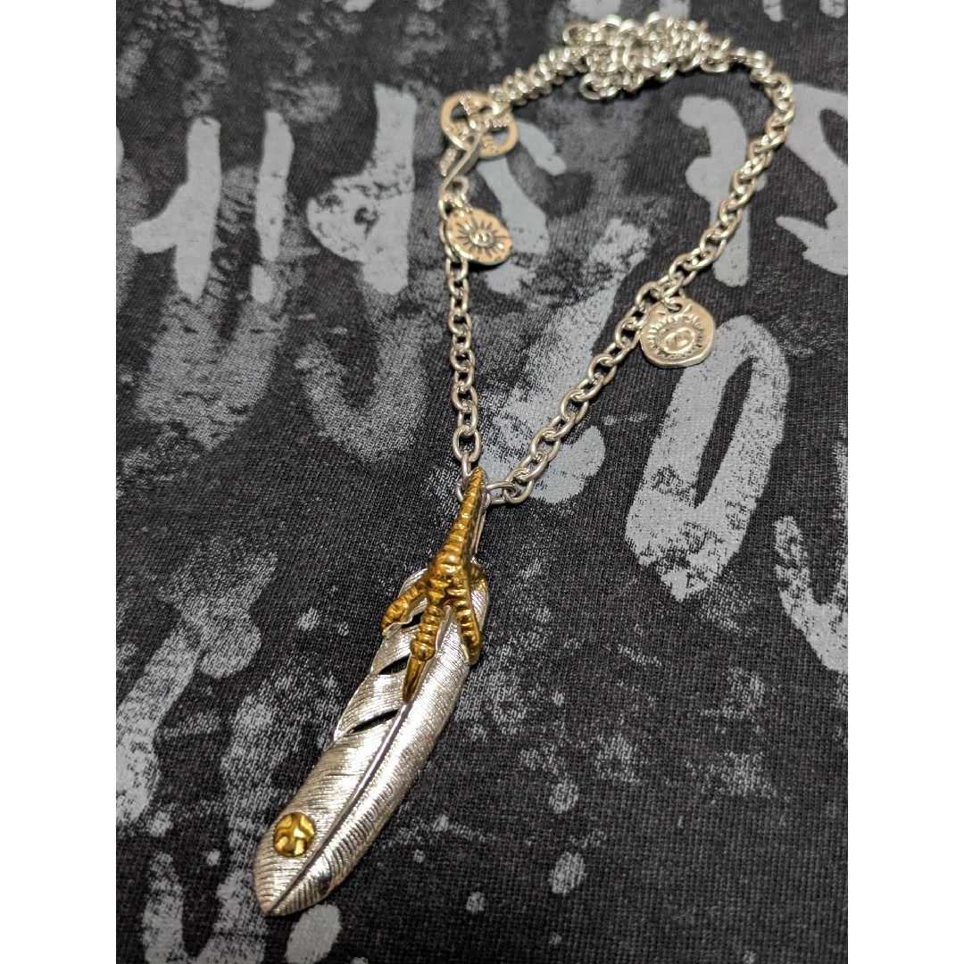 INDIAN JEWELRY(インディアンジュエリー)のインディアンジュエリー★金爪イーグル★フェザーネックレス★新品未着用★送料無料 メンズのアクセサリー(ネックレス)の商品写真
