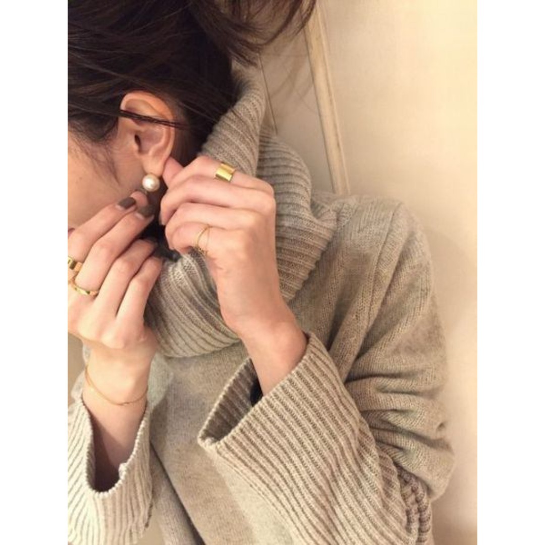 L'Appartement DEUXIEME CLASSE(アパルトモンドゥーズィエムクラス)のアパルトモンドゥーズィエムクラス オフタートル ポンチョニット レディースのトップス(ニット/セーター)の商品写真