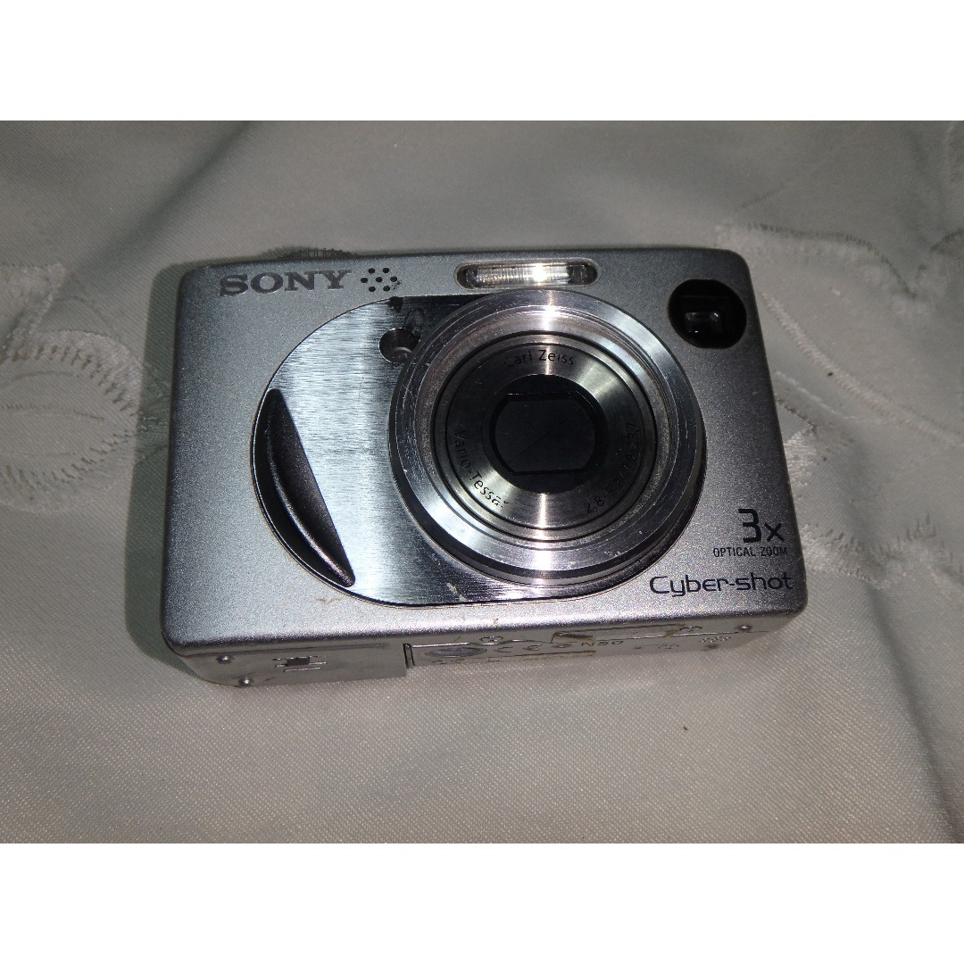 SONY(ソニー)の動作品 SONY DSC-W35 デジタルカメラ 乾電池駆動 スマホ/家電/カメラのカメラ(コンパクトデジタルカメラ)の商品写真