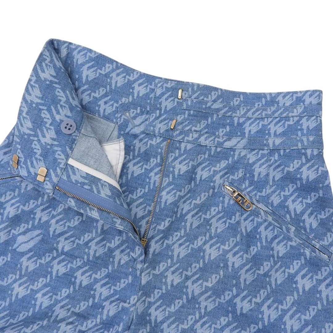 FENDI(フェンディ)の【本物保証】 超美品 フェンディ FENDI ロゴ ショートパンツ FLP763 AJK2 38 ズボン ハーフ パンツ デニム コットン100% ブルー 総柄 レディースのパンツ(ショートパンツ)の商品写真