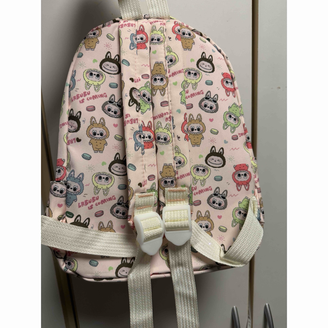LABUBU リュックサック ピンク マルチカラー ぬいぐるみ付き 未使用 キッズ/ベビー/マタニティのこども用バッグ(リュックサック)の商品写真
