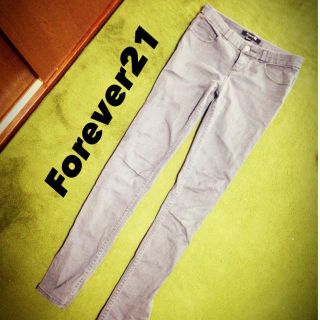 フォーエバートゥエンティーワン(FOREVER 21)のF21♡カラースキニーパンツ♡グレー(カジュアルパンツ)