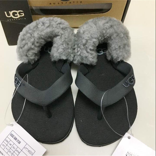 UGG(アグ)の❣⃛新品 ❁UGG サンダル❁ 靴、シューズ ZARA、GAP好きの方 キッズ/ベビー/マタニティのベビー靴/シューズ(~14cm)(サンダル)の商品写真